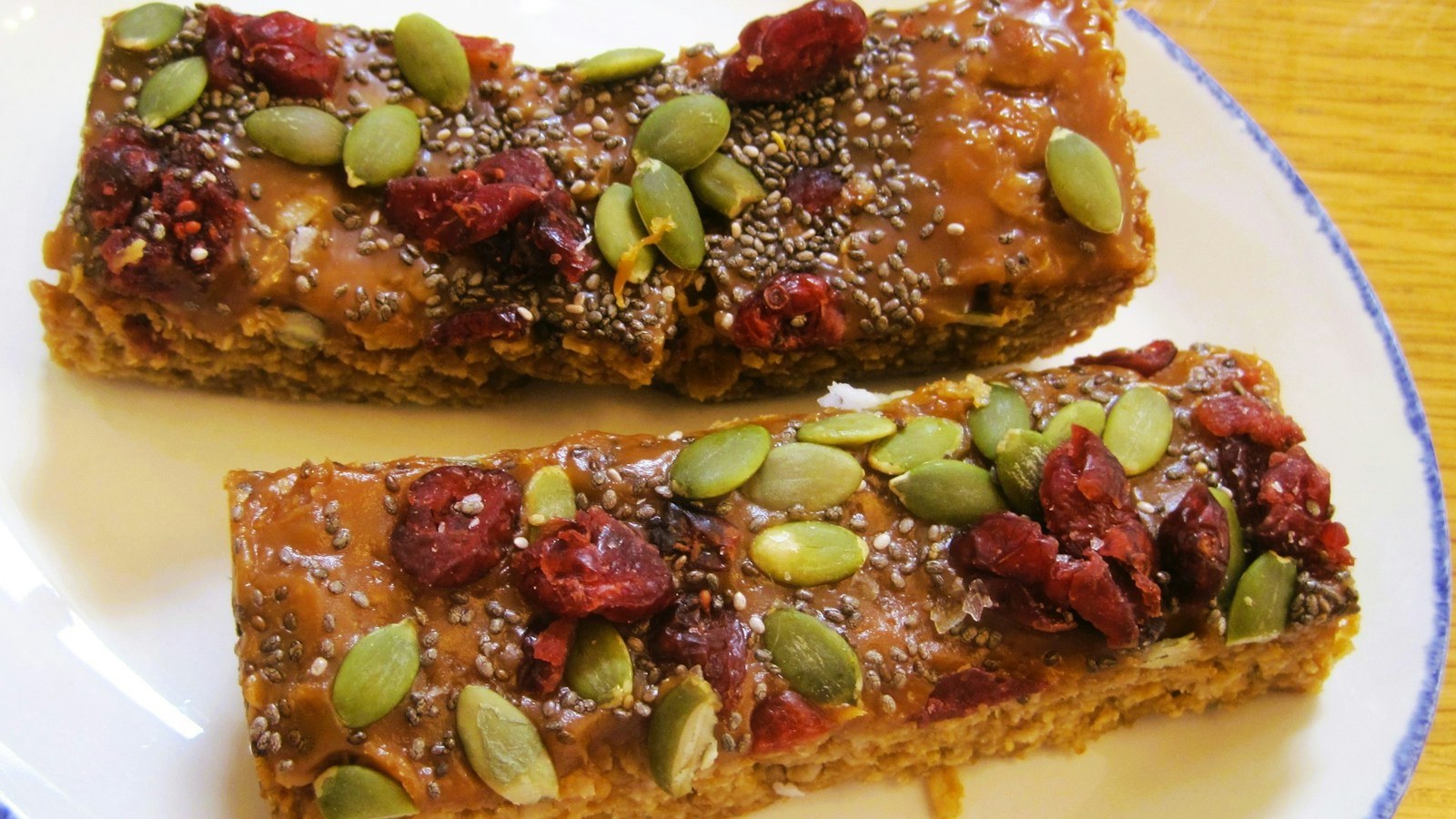 Homemade Energy Bars for Trail Running: 35 g Carbs Each